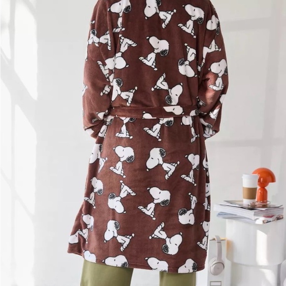 Brown Snoopy Robe - Picture 3 of 3